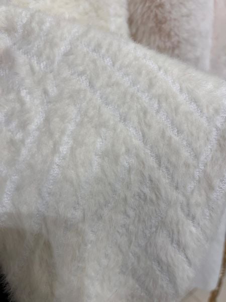 ﻿YAKASI KÜRKLÜ ANGORA KABAN/TIĞTRİKO