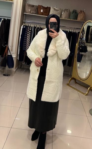 ﻿YAKASI KÜRKLÜ ANGORA KABAN/TIĞTRİKO