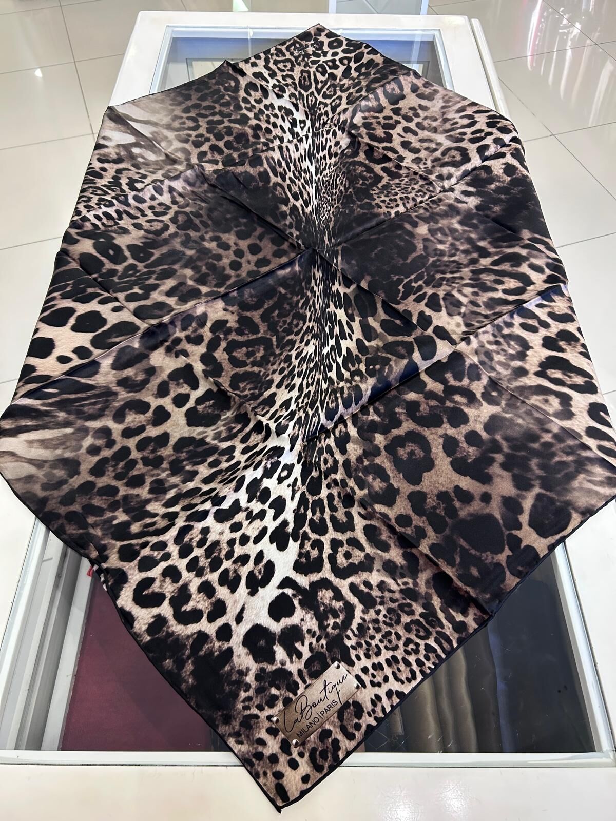 SİYAH LEOPAR DESEN SURA İPEK EŞARP/ LABOUTİQUE