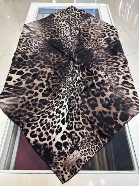 SİYAH LEOPAR DESEN SURA İPEK EŞARP/ LABOUTİQUE