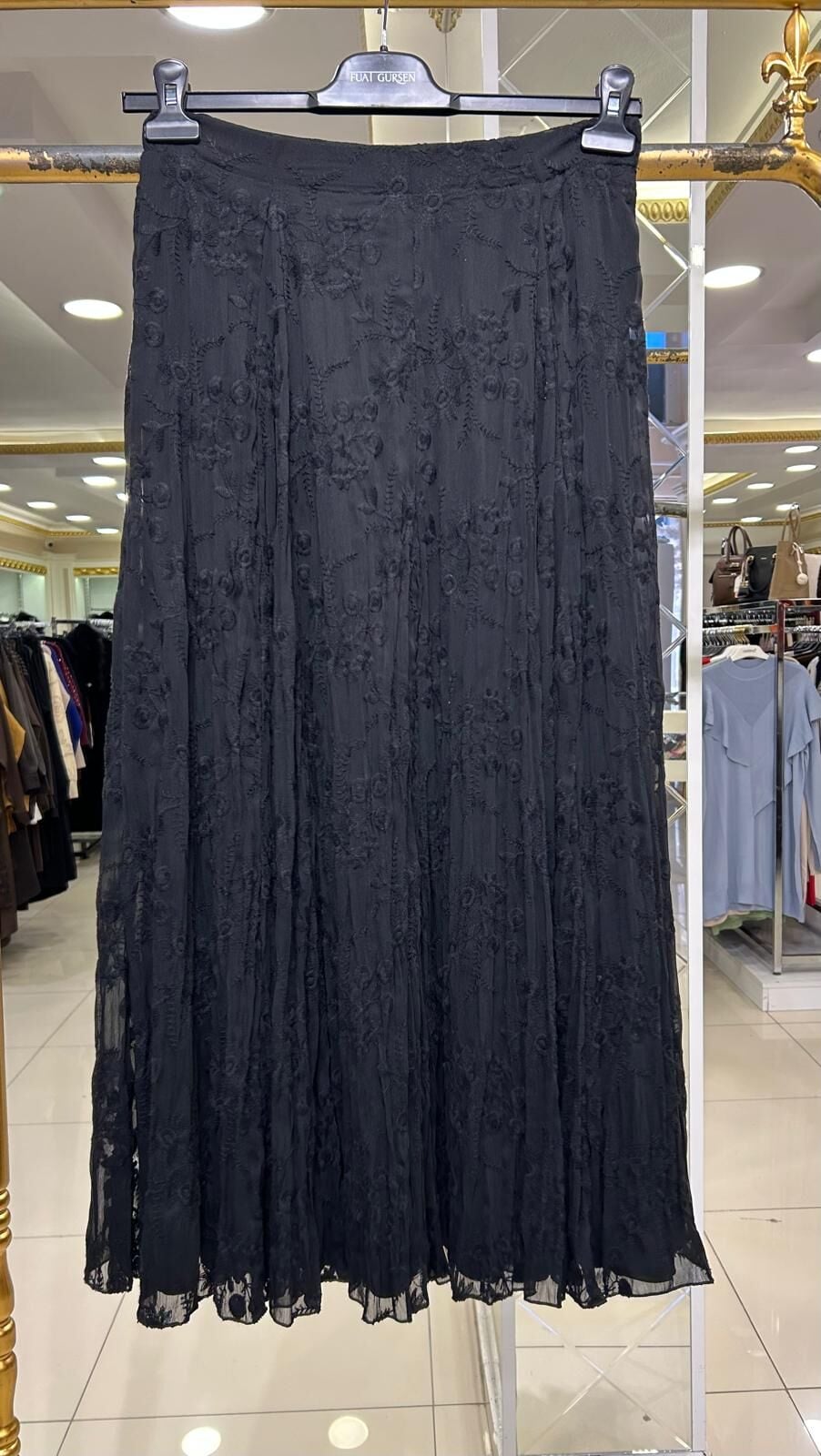 ÜZERİ NAKIŞ İŞLEMELİ ŞİFON ETEK /FUAT GÜRŞEN